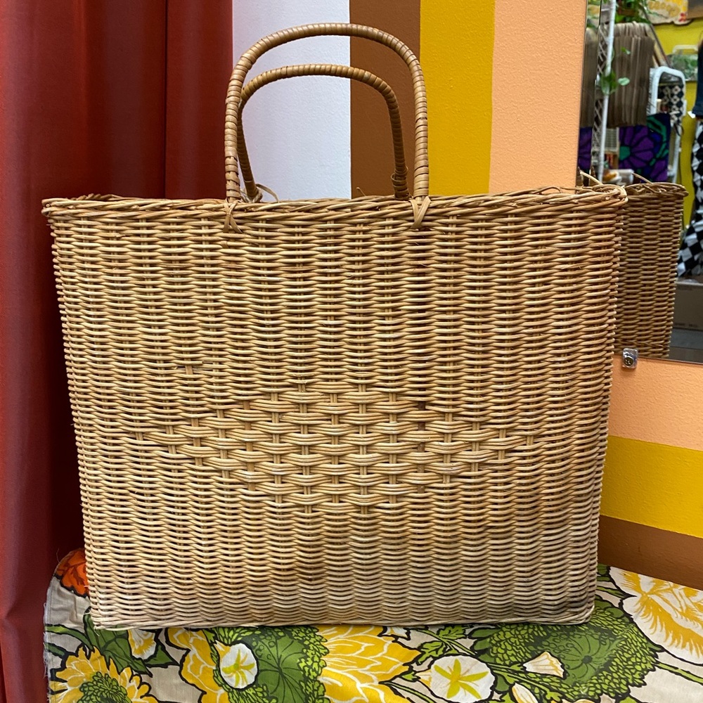 *SOLD*Wicker Basket